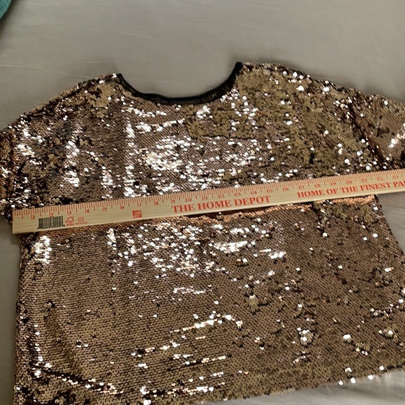 Woman’s sparkly top - Picture 6 of 7